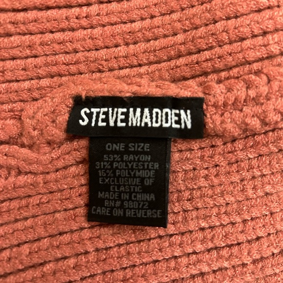 Set of two Knitted Winter Warm Beanies Unisex in Maroon and Mauve OS - Picture 5 of 6